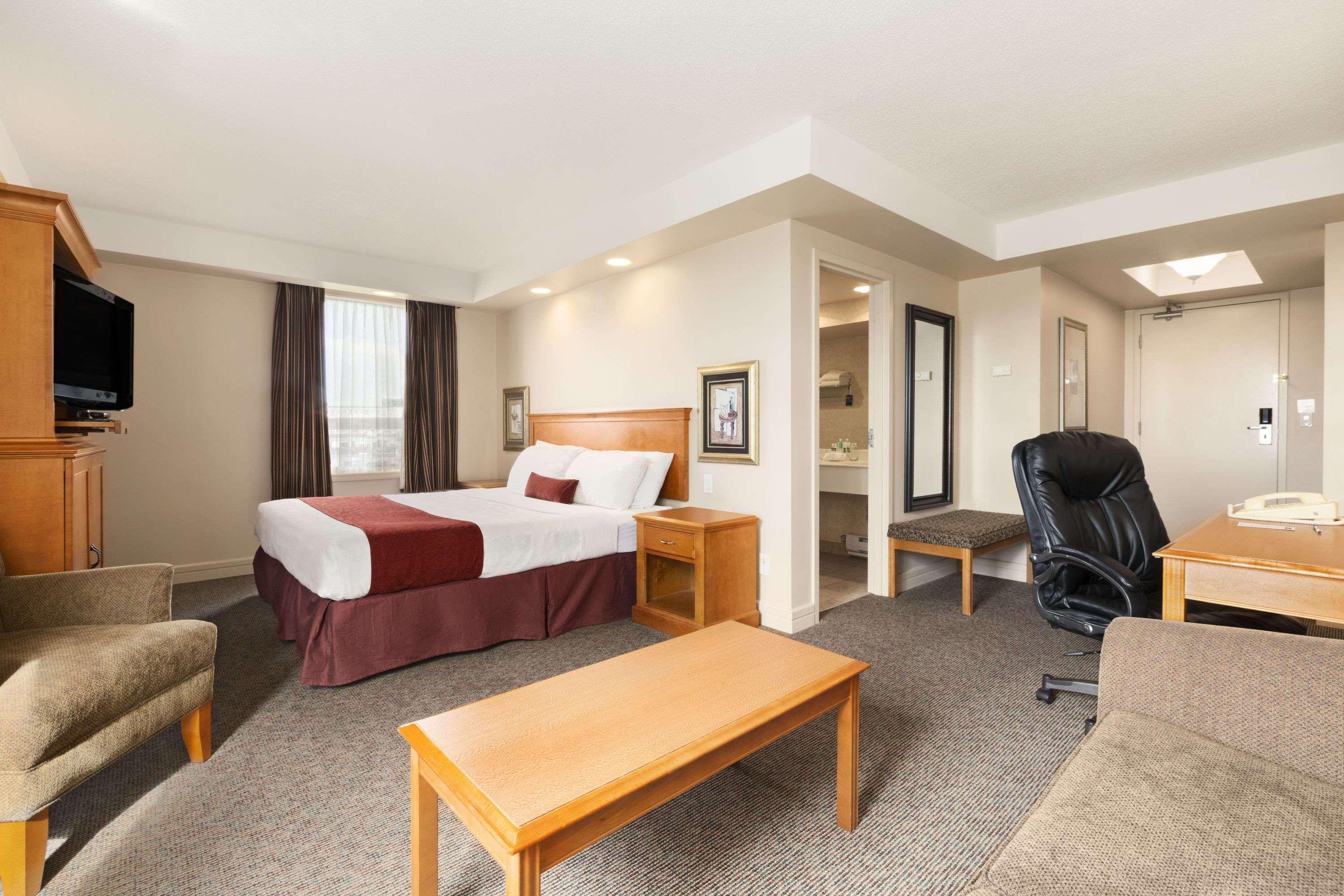 ทราเวลลอดจ์ บาย วินด์แฮม สปรูซ โกรฟ Hotel Spruce Grove ภายนอก รูปภาพ