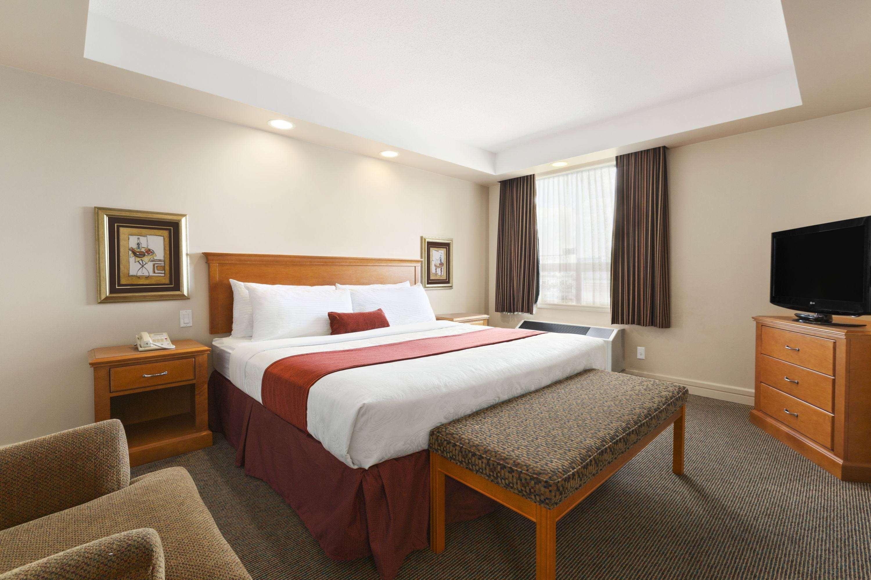 ทราเวลลอดจ์ บาย วินด์แฮม สปรูซ โกรฟ Hotel Spruce Grove ภายนอก รูปภาพ