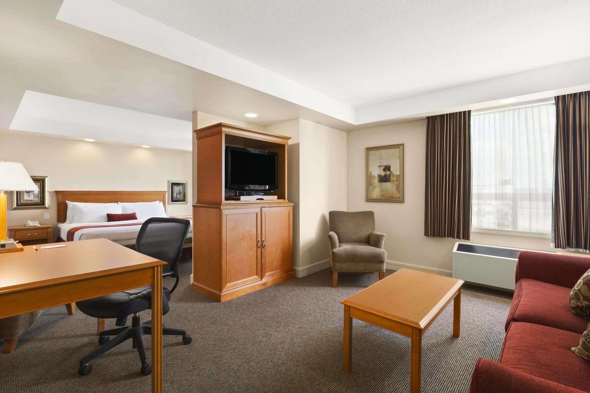 ทราเวลลอดจ์ บาย วินด์แฮม สปรูซ โกรฟ Hotel Spruce Grove ภายนอก รูปภาพ