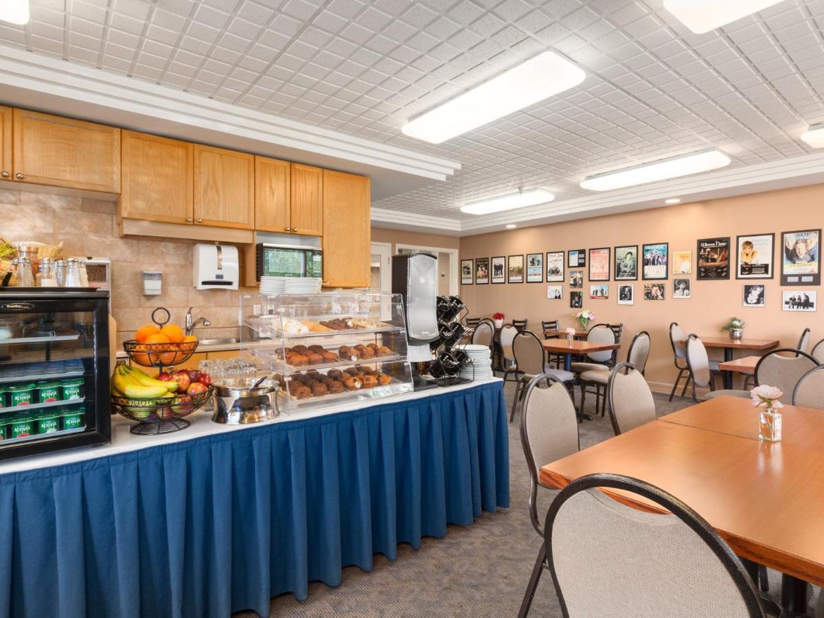 ทราเวลลอดจ์ บาย วินด์แฮม สปรูซ โกรฟ Hotel Spruce Grove ภายนอก รูปภาพ